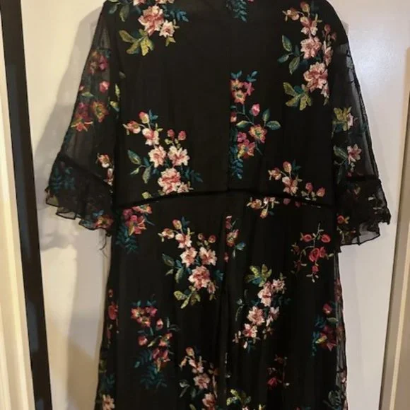 KIYONNA | Wildflower Embroidered Dress - Picture 4 of 4